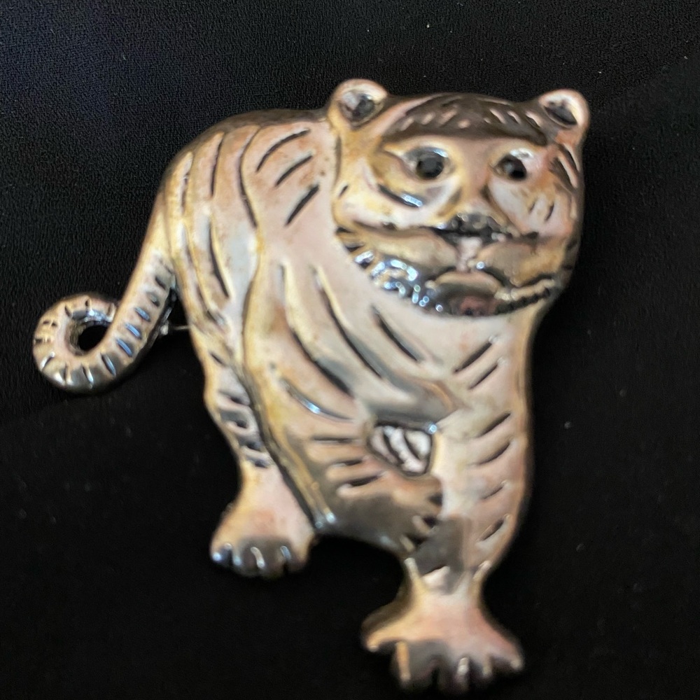 Silver Tiger pendant are pin